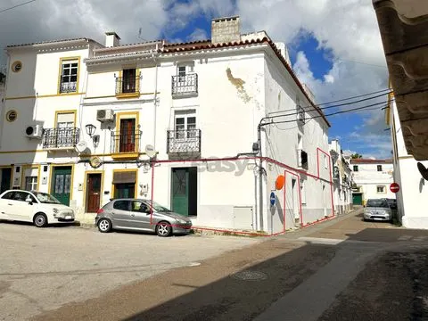 Refurbished 2+1 bedroom apartment, ground floor with patio and independent bedroom, Campo Maior, Portugal