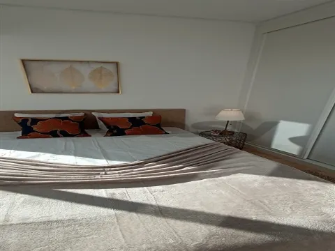 Apartamento T3 Renovado com Garagem – Benfica, Lisboa