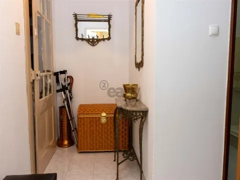 Moradia T4 em Brinches com garagem, quintal e terraço