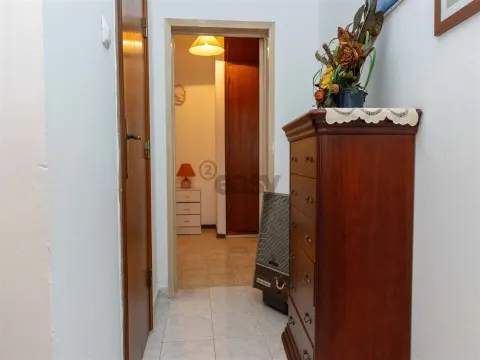 Moradia T4 em Brinches com garagem, quintal e terraço