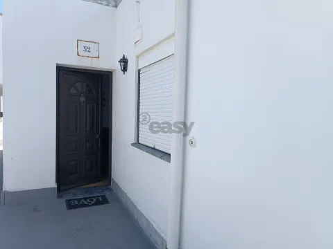 &#1050;&#1074;&#1072;&#1088;&#1090;&#1080;&#1088;&#1072; &#1089; 1 &#1089;&#1087;&#1072;&#1083;&#1100;&#1085;&#1077;&#1081; &#1080; &#1073;&#1086;&#1083;&#1100;&#1096;&#1080;&#1084; &#1073;&#1072;&#1083;&#1082;&#1086;&#1085;&#1086;&#1084;, Vila Nova de Santo André