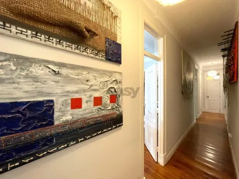 Oportunidade de Investimento: Apartamento Histórico com Alto Potencial para Arrendamento de Quartos 