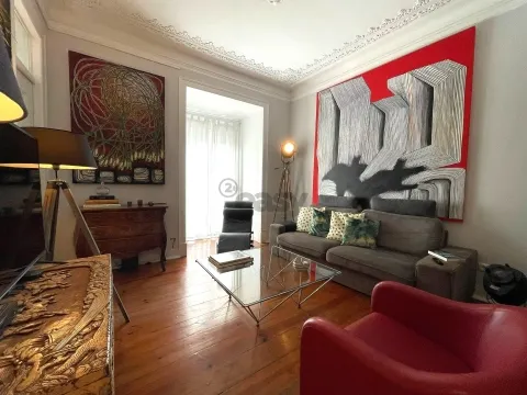 Oportunidade de Investimento: Apartamento Histórico com Alto Potencial para Arrendamento de Quartos 