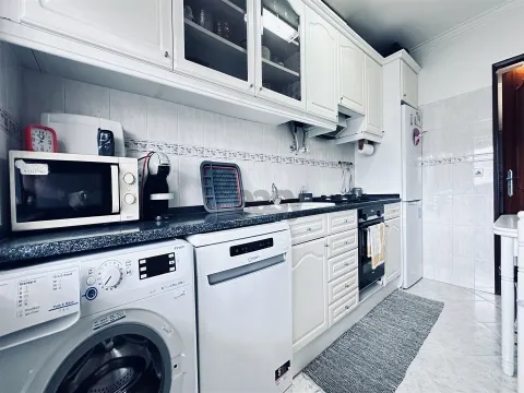 T1+1 Duplex, 2W/C´s, Remodelado com Varanda, Último Piso