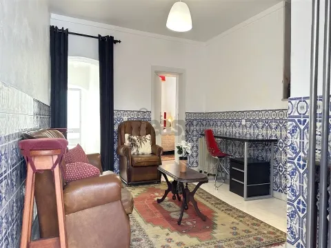 Moradia T2 com projeto de transformação em T3, centro histórico