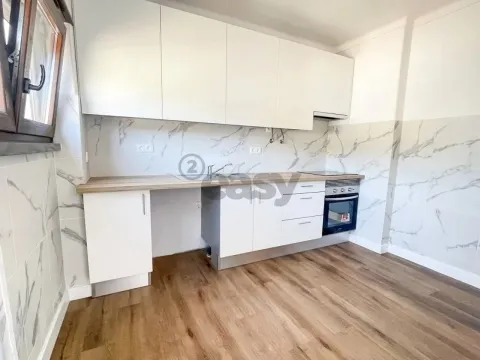 T2 remodelado centro de Sesimbra