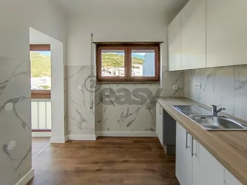 T2 remodelado centro de Sesimbra