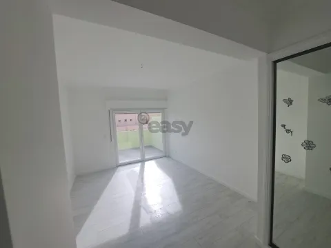 Apartamento T4 Duplex - Avenida de Fitares