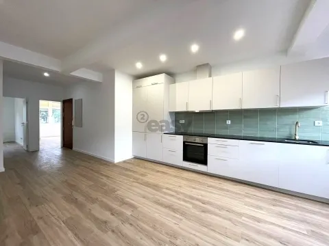 Apartamento totalmente remodelado  para arrendar