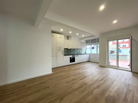 Apartamento totalmente remodelado  para arrendar