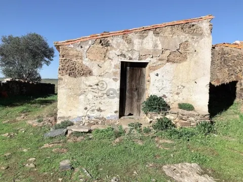 Moradia com 9 divisões para remodelar, Alcaria do Coelho, São Marcos da Ataboeira