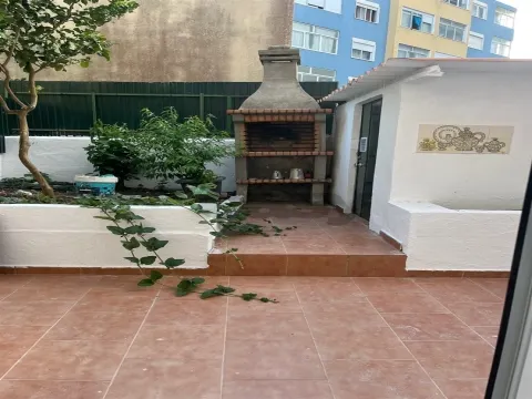 T2+1 para venda com logradouro Junto à Igreja Matriz da Amadora