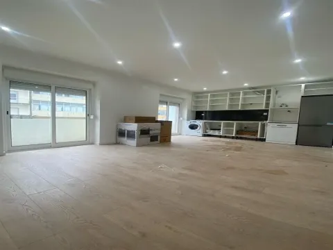 Apartamento T3 Damaia de Cima Totalmente Remodelado 