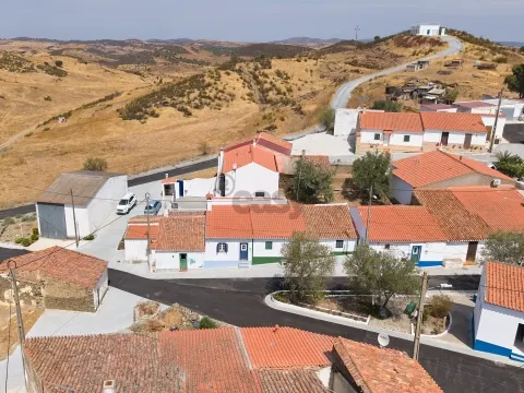 &#1042;&#1080;&#1083;&#1083;&#1072; 4 + 1 &#1089;&#1087;&#1072;&#1083;&#1100;&#1085;&#1103; &#1084;&#1077;&#1073;&#1083;&#1080;&#1088;&#1086;&#1074;&#1072;&#1085;&#1072; &#1080; &#1086;&#1073;&#1086;&#1088;&#1091;&#1076;&#1086;&#1074;&#1072;&#1085;&#1072; &#1074; Gois, São Miguel do Pereiro, Mértola