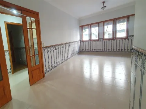 Apartamento T3 na Cavaleira - 1 lugar de parqueamento