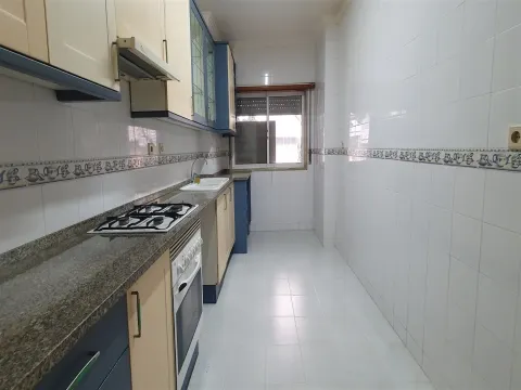 Apartamento T3 na Cavaleira - 1 lugar de parqueamento