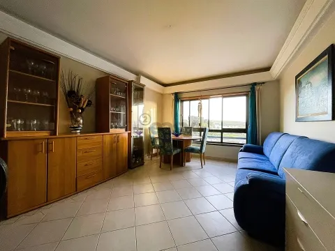 T2+1 luminoso com elevador em Tercena - Oeiras