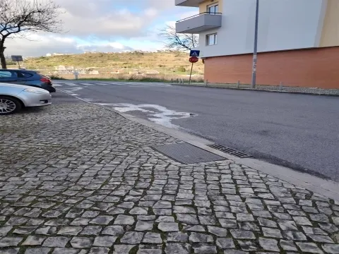 Garagem em Box junto Estação Amadora Este