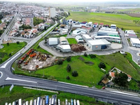 Terreno rústico com 5.980 m² junto ao Parque de Empresas de Ferreira do Alentejo