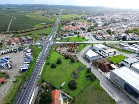 Terreno rústico com 5.980 m² junto ao Parque de Empresas de Ferreira do Alentejo