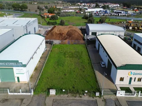 Terreno urbano com 1115 m2 situado no Parque de Empresas em Ferreira do Alentejo