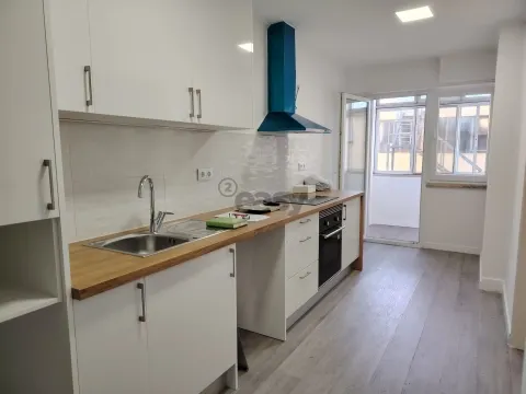 T4 totalmente remodelado em Benfica