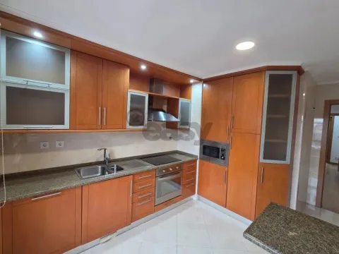 T3 nas Colinas Cruzeiro com 4 parqueamentos