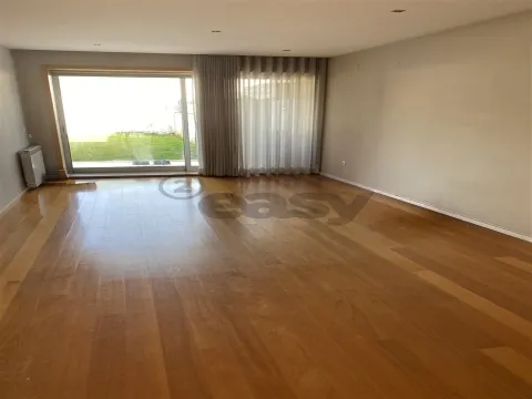 4 BEDROOM TERRACED HOUSE WITH GARDEN