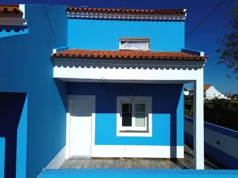 Moradia T2 com Garagem Dupla e Espaço Exterior em Ermidas-Sado