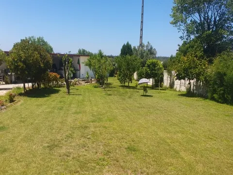 Moradia com 4 quartos, e em edifício separado escritório e garagem