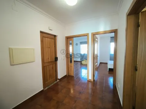 T2 com Arrecadação e Terraço Comum – Rés do Chão | Ermidas-Sado