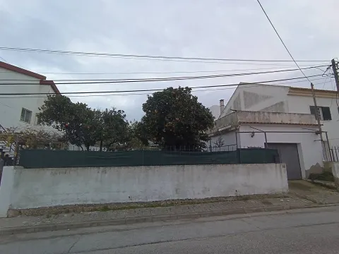 Terreno Urbano de 270m2 com Viabilidade de Construção de 162m2, Vila Chã, Barreiro