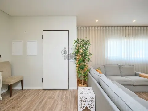 Moradia T4 em Condomínio Privado com Piscina e Garagem em Setúbal