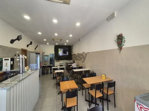 Snakc Bar/Café para trespasse no Catujal, Loures