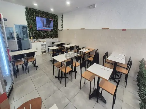 Snakc Bar/Café para trespasse no Catujal, Loures