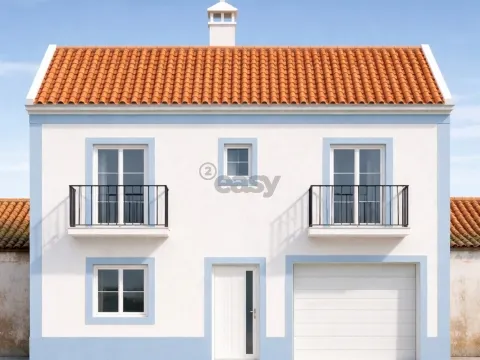 Moradia com 3 Divisões e Quintal para Recuperação Total no Centro de Alvalade