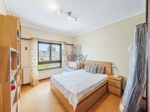 Apartamento T3 com Parqueamento e Arrecadação