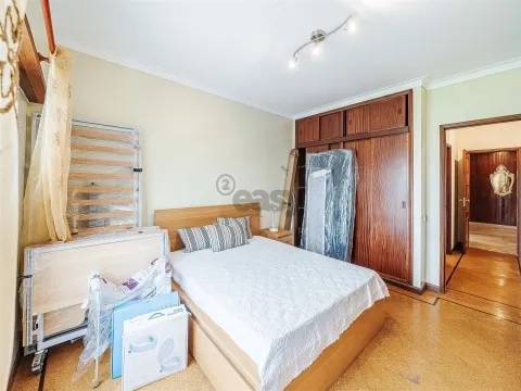 Apartamento T3 com Parqueamento e Arrecadação