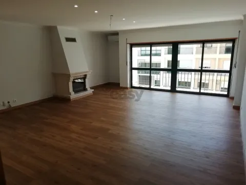 Apartamento T3 com Garagem e Arrecadação 