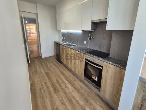 T3 nas Laranjeriras com lugar garagem e arrecadação
