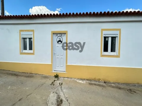 Moradia T2 Remodelada a estrear em Portel com muito espaço exterior