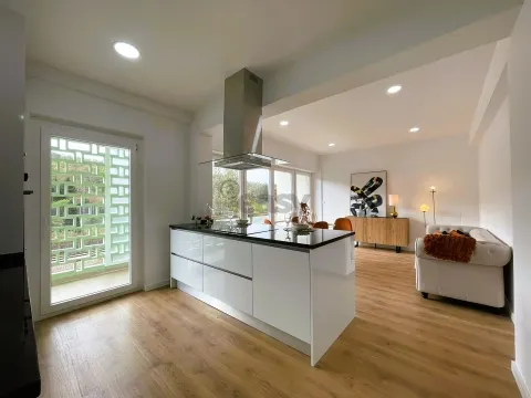 T3 Totalmente Remodelado com Varanda e Suite – Pronto a Habitar