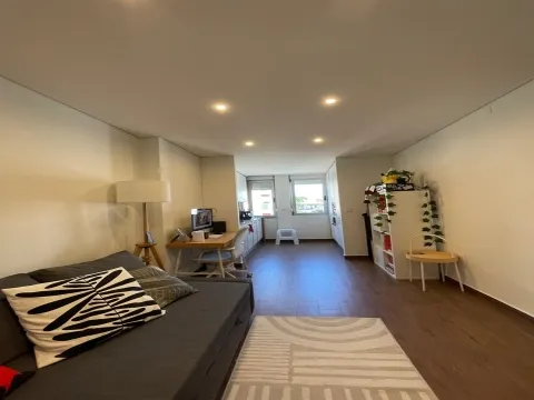 T1 para arrendar a 15 minutos a pé da estação de Metro/Comboio