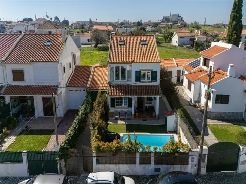 Отдельно стоящая вилла с 3 спальнями и бассейном в Сесимбре