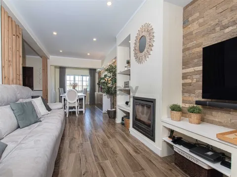 Moradia Isolada T3 com Piscina em Sesimbra 