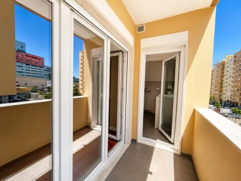 T3 com excelentes áreas com acabamentos de excelência em Nova Carnaxide