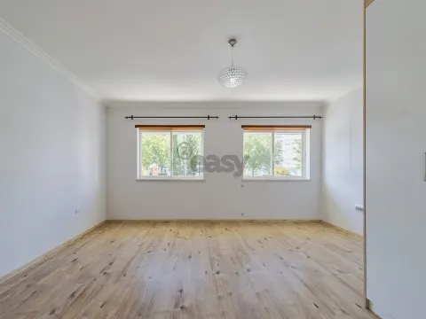 Apartamento T3 renovado, rés chão alto
