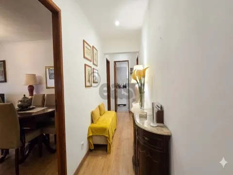 Apartamento T2 com Garagem no Cacém