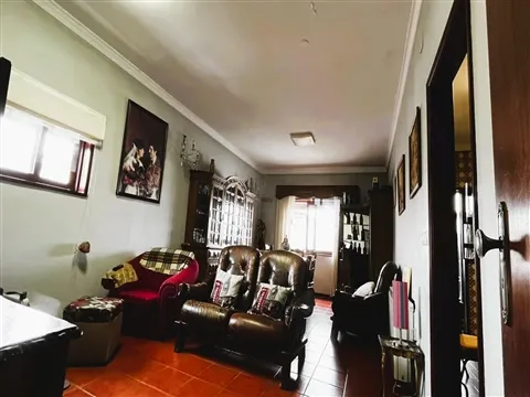 Apartamento T2+3 com Quintal no Centro de Valença