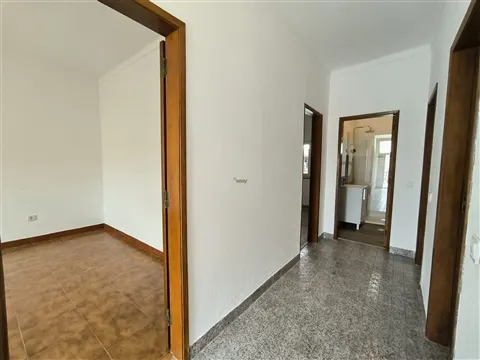 Moradia T2 renovada com quintal em Alvalade Sado
